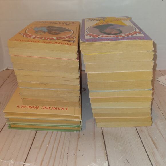 Sweet Valley High Vintage Book lot of 25 Francine Pascal - Picture 4 of 8